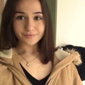 Meet your Posher, Thea